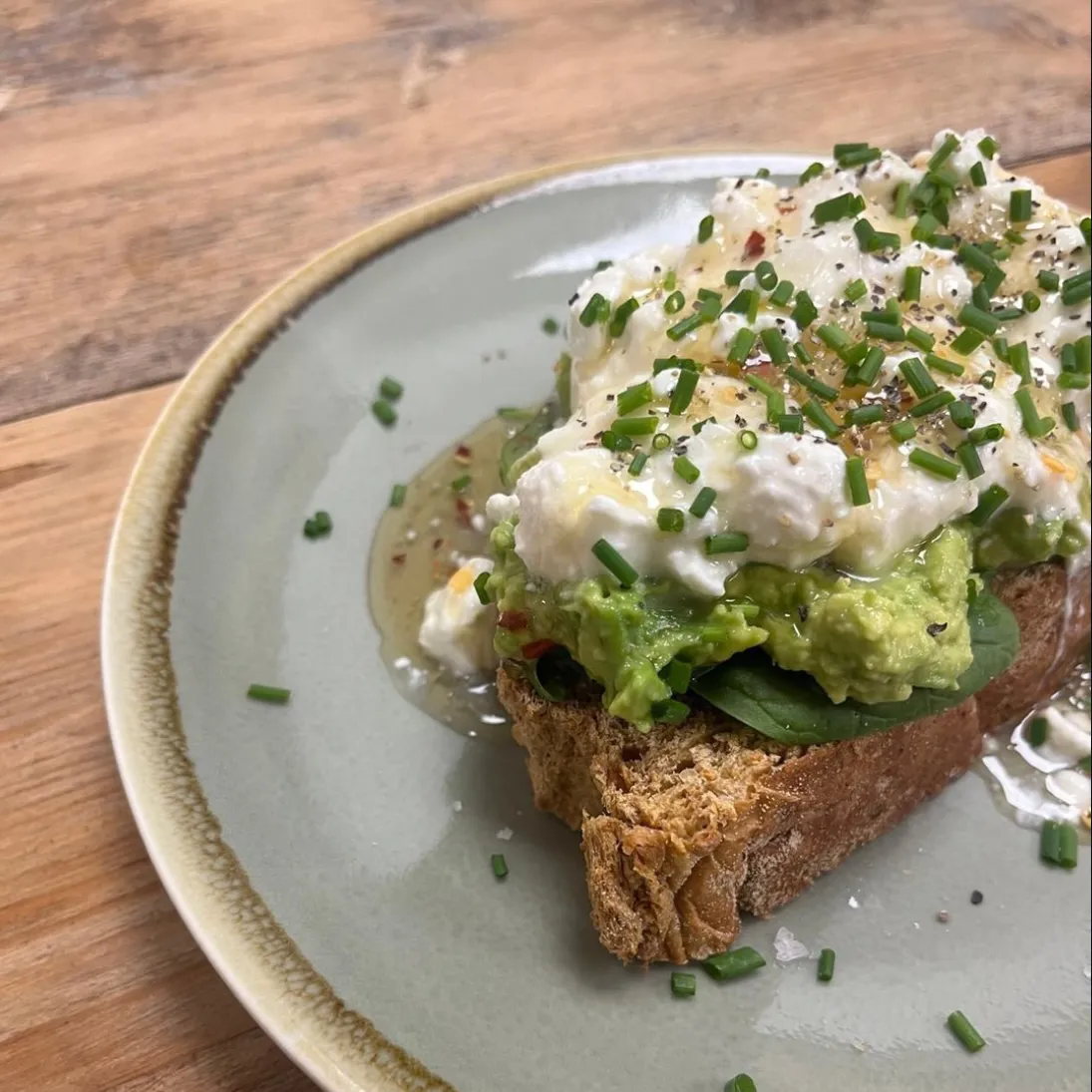 Breakfast Menu Tunbridge Wells Town Centre - Scrambled Egg & Avacado on Sourdough Toast